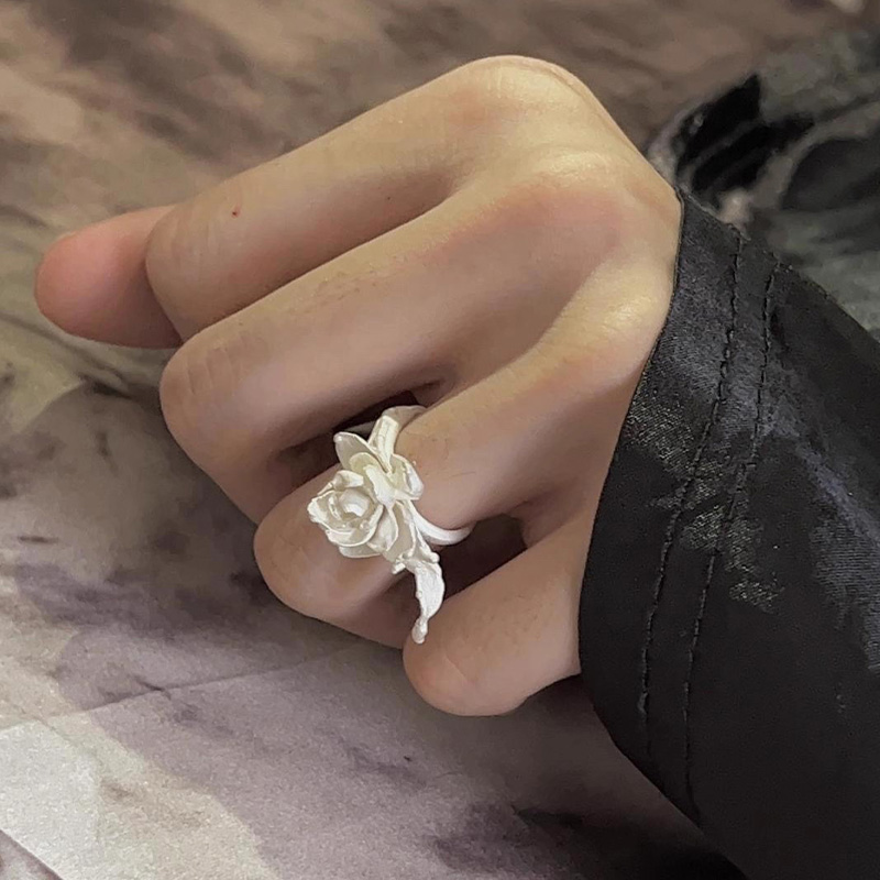 Modieuze bloemenring, sieraden - Vintage Fashion Buyer recensie en prijs