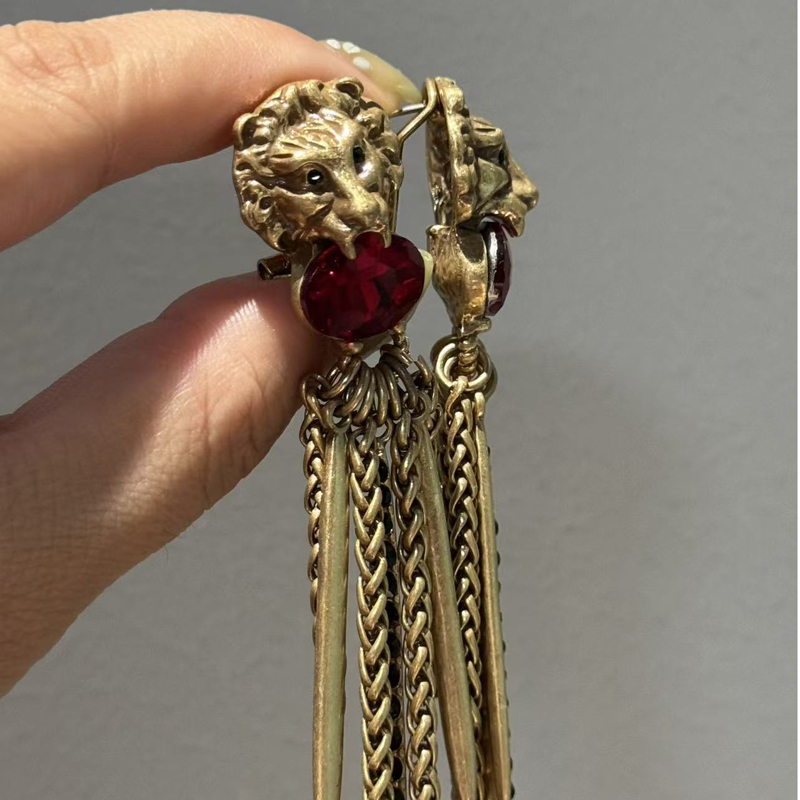 Vintage leeuwenkop rode schat  - Vintage Fashion Jewelry Brands recensie en prijs